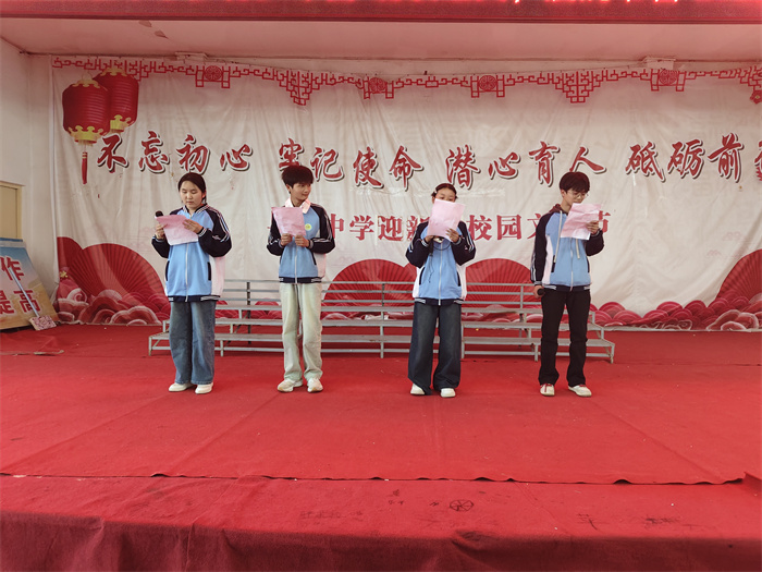 八(2)班《青春中国》.jpg 八(2)班《青春中国》.jpg